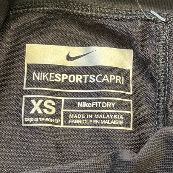 NEW Nike Pants Womens Extra Small Black Fit Dry Sports Capri Stretch Activewear - Picture 6 of 12